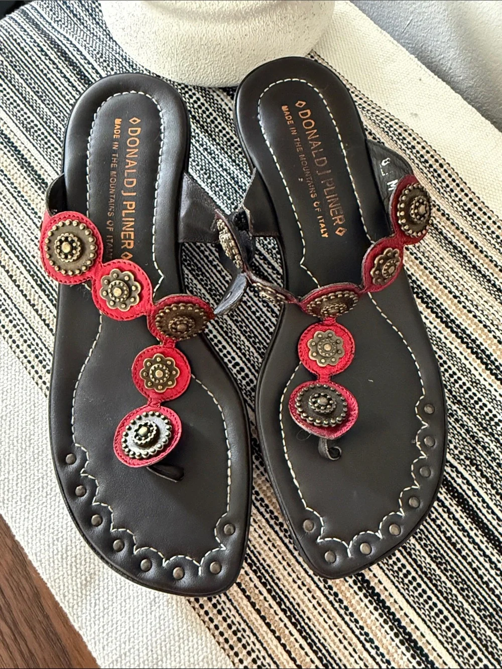 Donald J. Pliner Italy Western Concho Leather Thong Sandals Black Red Size 8